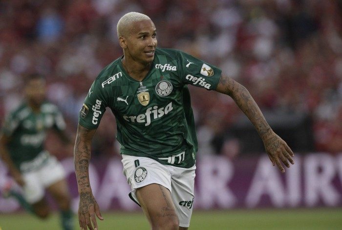 Deyverson comemora o gol do título do Palmeiras na Libertadores
