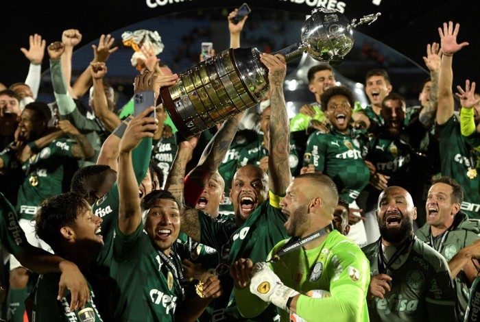 Palmeiras conquistou a Libertadores em 2021 e levou cerca de R$ 128 milhões, na cotação atual, em premiações