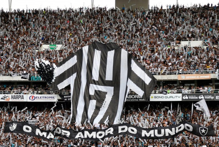 Torcida do Botafogo comemora título da Série B e retorno á Série A