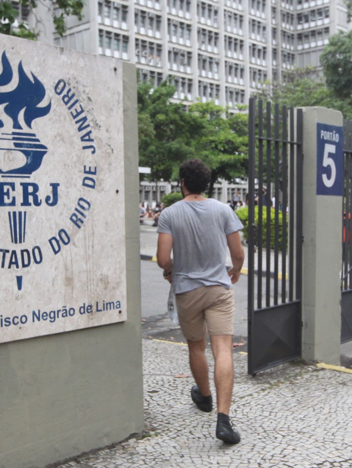 Uerj retoma uso obrigat&oacute;rio da m&aacute;scara em ambientes fechados