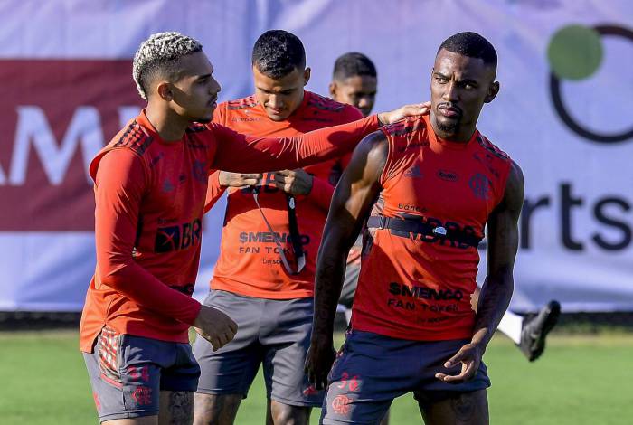 Matheuzinho e Ramon devem pintar no time titular do Mengão