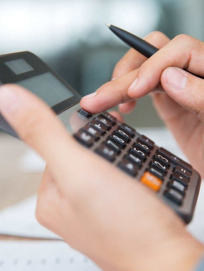 Entre os entrevistados, 32% afirmaram que havia pelo menos uma pessoa de sua resid&ecirc;ncia com d&iacute;vidas em atraso