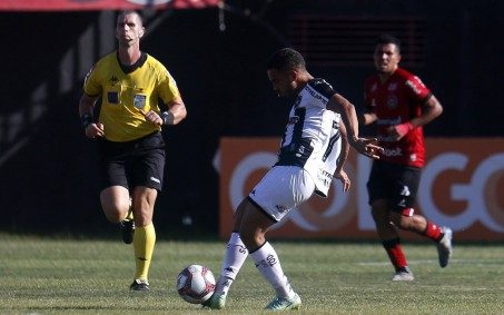 Esposa de jogador do Botafogo faz publicação de despedida: 'Quem sabe voltamos'