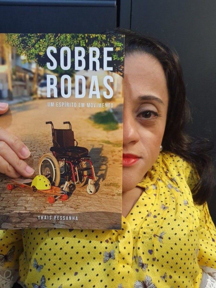 Thais Pessanha acaba de lançar o romance de ficção Sobre Rodas – Um espírito em movimento, que já concorre ao Prêmio Kindle de Literatura.