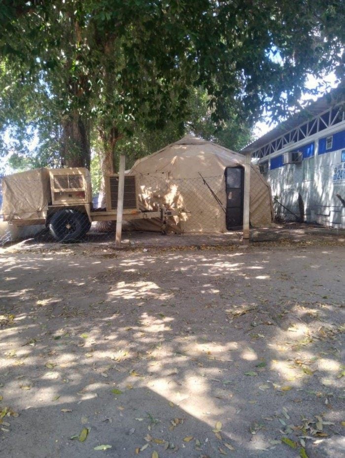 Tendas foram instaladas para atender casos de gripe durante surto no Rio