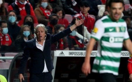 Benfica de Jorge Jesus, alvo do Flamengo, é atropelado pelo Sporting em casa