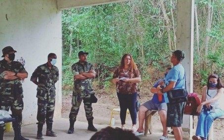 Servidores da Prefeitura de Nova Iguaçu se reúnem com moradores de assentamento