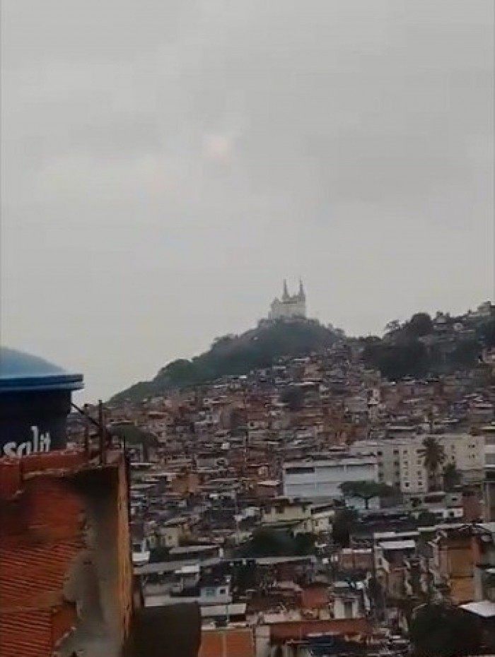 Complexo da Penha vive manhã de tiroteio