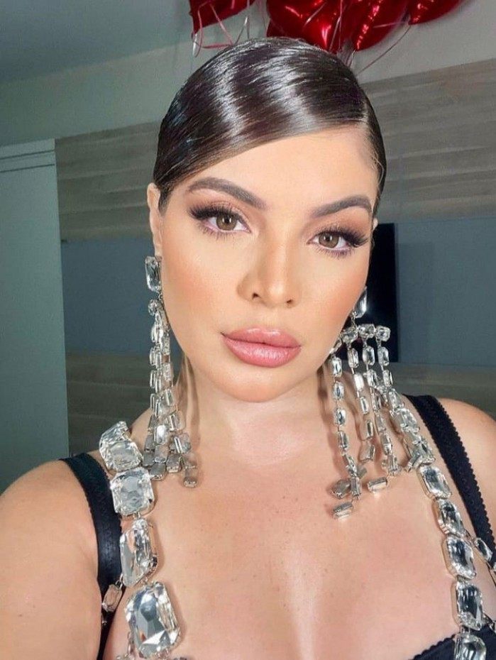 Fãs invadem hotel onde acontece a 'Farofa da Gkay'