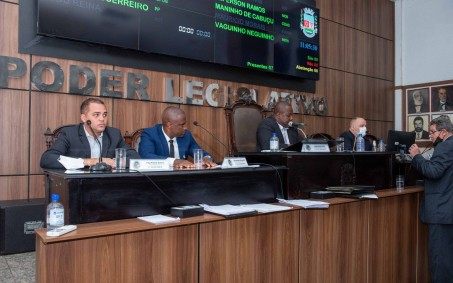 Câmara de Nova Iguaçu aprova projeto que concede auxílio-tecnológico a professores