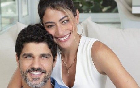 Bruno Cabrerizo relembra começo da relação com Carol Castro: 'Era tudo escondido'