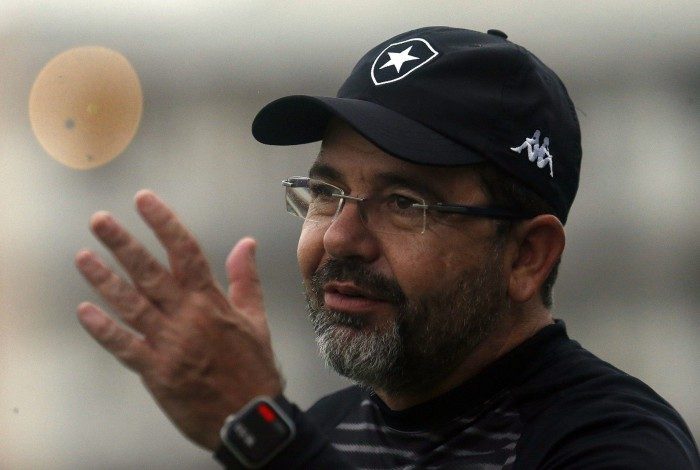 Enderson Moreira. Treino Botafogo no Estadio Nilton Santos. 21 de Setembro de 2021, Rio de Janeiro, RJ, Brasil. Foto: Vitor Silva/Botafogo. .Imagem protegida pela Lei do Direito Autoral Nº 9.610, DE 19 DE FEVEREIRO DE 1998. Sendo proibido qualquer uso comercial, remunerado e manipulacao/alteracao da obra..