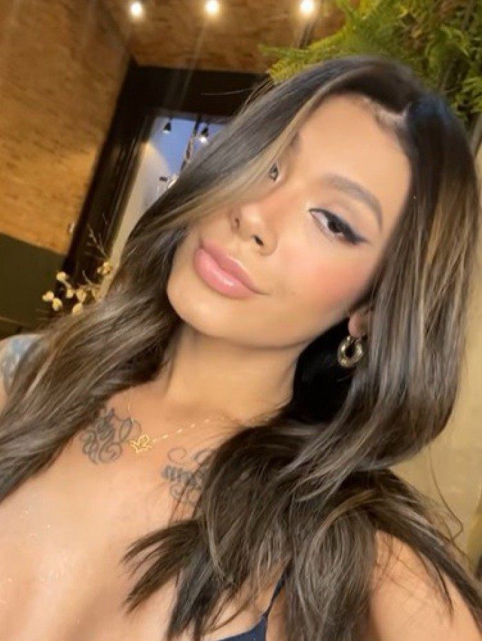 Pocah exibe o novo visual