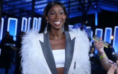 Camila de Lucas se emociona ao passar na prova do Detran