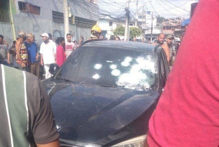 Homem é morto em carro blindado em Duque de Caxias