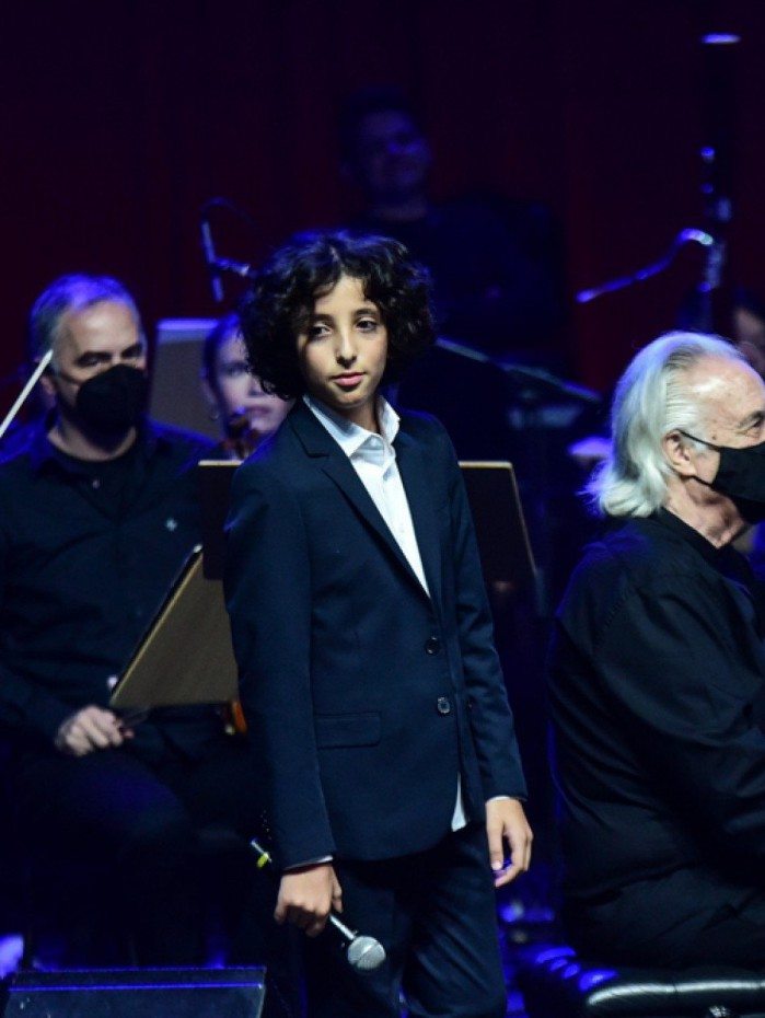 Marcos Mion prestigia estreia do filho ca&ccedil;ula, Stefano, como tenor no espet&aacute;culo 'Ent&atilde;o &Eacute; Natal', ao lado do tamb&eacute;m tenor Thiago Arancam e do maestro Jo&atilde;o Carlos Martins