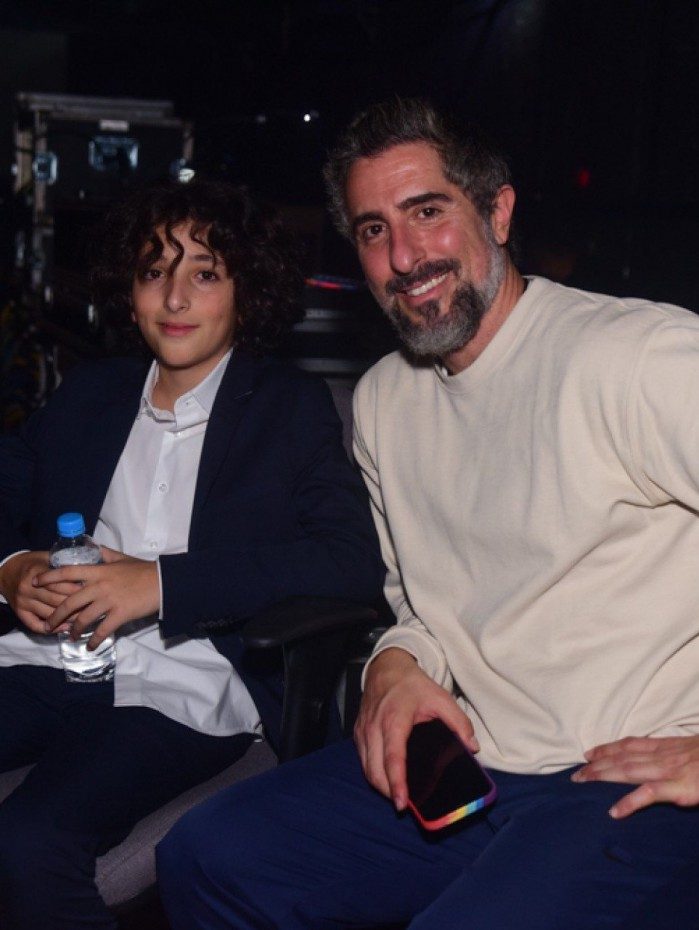 Marcos Mion prestigia estreia do filho ca&ccedil;ula, Stefano, como tenor no espet&aacute;culo 'Ent&atilde;o &Eacute; Natal', ao lado do tamb&eacute;m tenor Thiago Arancam e do maestro Jo&atilde;o Carlos Martins