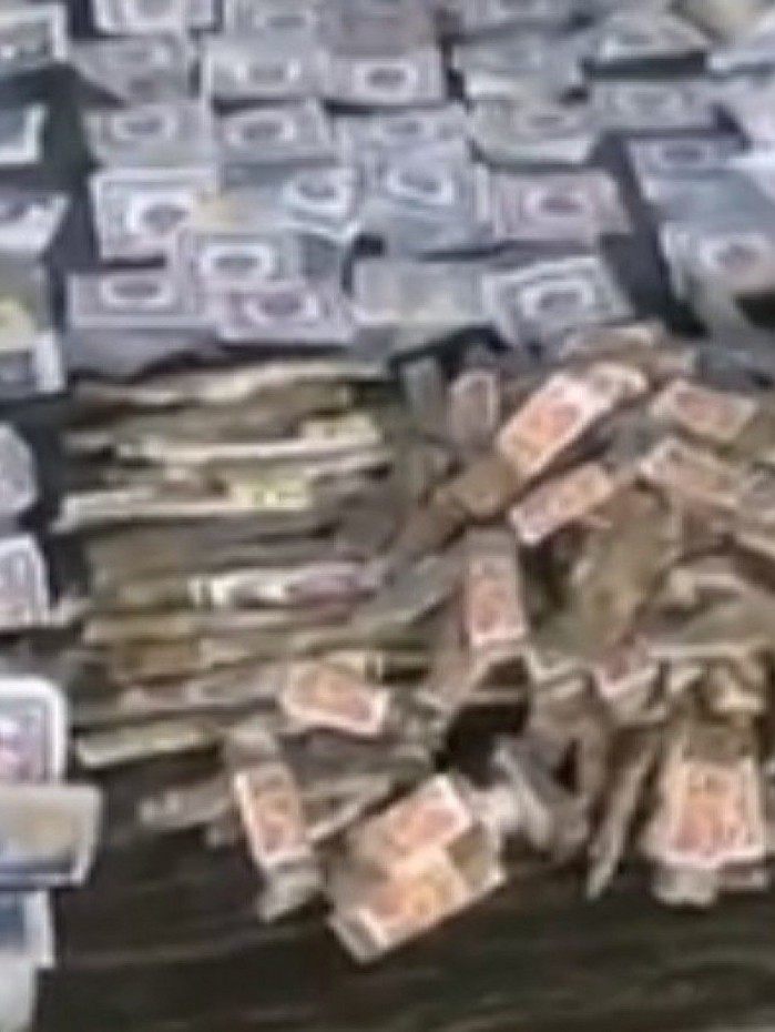 170 cápsulas de cocaína, 187 sacolés de maconha, 126 pedras de crack e um rádio transmissor foram apreendidos 