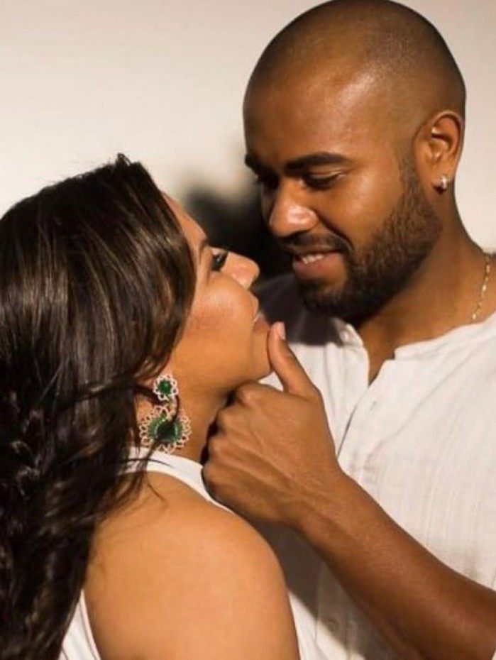 M&atilde;e de Mar&iacute;lia Mendon&ccedil;a faz homenagem ao marido