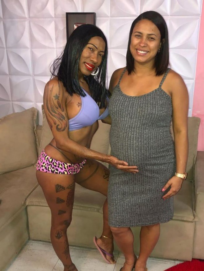 In&ecirc;s Brasil posa com a filha para anunciar chegada do segundo neto 