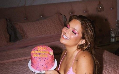 Viih Tube comemora 21 milhões se seguidores com modelito sexy: 'Livre'