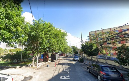 Seis pessoas, entre elas uma criança, foram baleadas após criminosos atirarem contra um bar em Inhaúma 