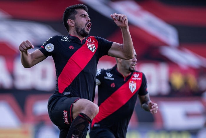 Zé Roberto, atacante do Atlético-GO