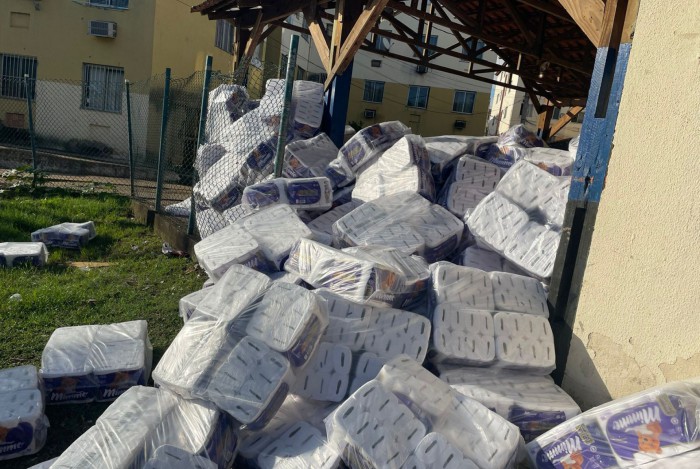 Policiais do 41º BPM recuperam carga roubada de papel higiênico em Barros Filho