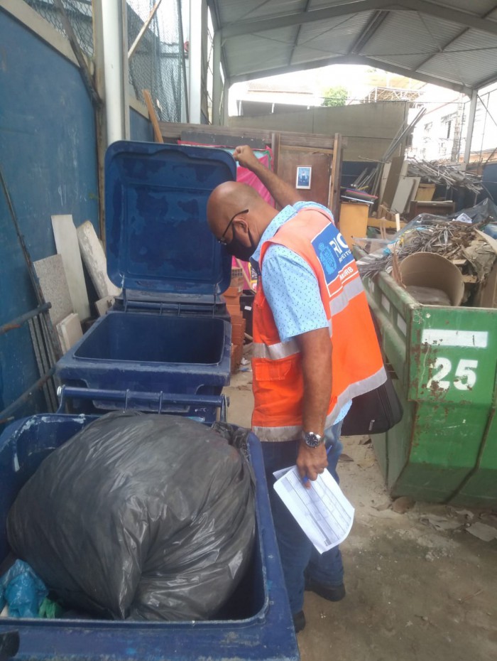 Lançado em outubro, o Lixo Zero já fiscalizou mais de 3 mil estabelecimentos comerciais em sete bairros