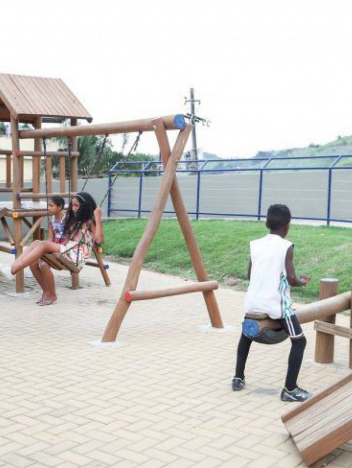 &Aacute;rea de lazer da Pra&ccedil;a do Morro do Embaixador, em S&atilde;o Jo&atilde;o de Meriti