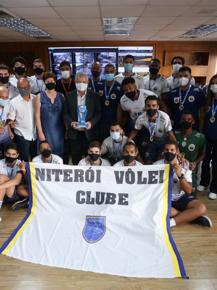 O time do Niterói Vôlei Clube foi recebido nesta terça-feira (21) pelo prefeito Axel Grael. 