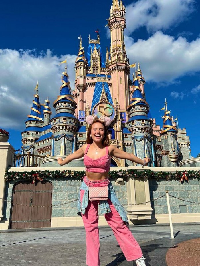 Lasrissa Manoela se diverte na Disney