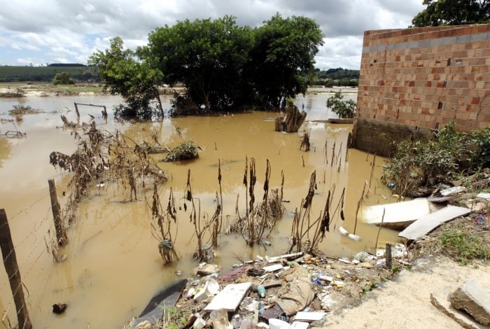 Fortes chuvas provocam alagamentos no sul da Bahia desde o início deste mês