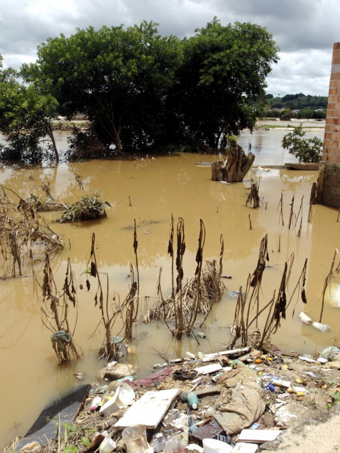 Fortes chuvas provocam alagamentos no sul da Bahia desde o início deste mês