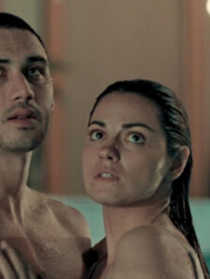 Maite Perroni e Alejandro Speitzer em 'Desejo Sombrio', da Netflix