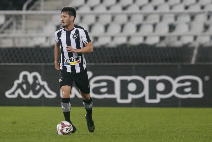 Volante mostrou ser bom com a bola nos  pés e encantou torcida