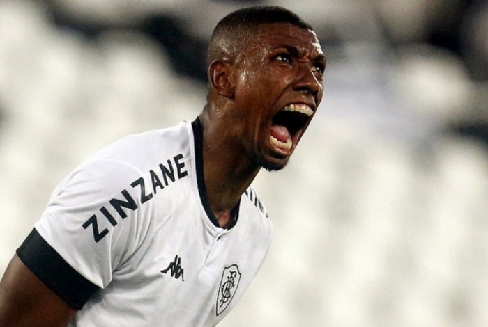 Kanu, do Botafogo, pode receber nova oferta do Corinthians