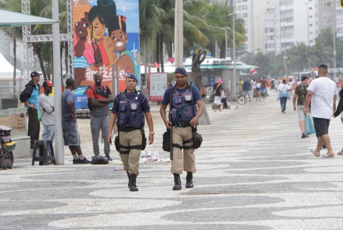 Tempo chuvoso e aumento de casos de covid-19 desaceleram turismo no Rio