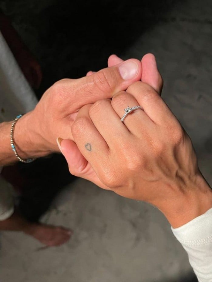 Casal anunciou o noivado 