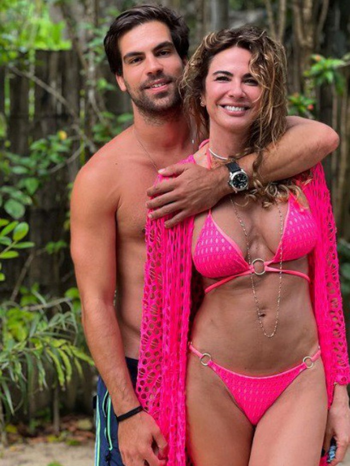 Renato Breia e a apresentadora Luciana Gimenez em Trancoso, na Bahia