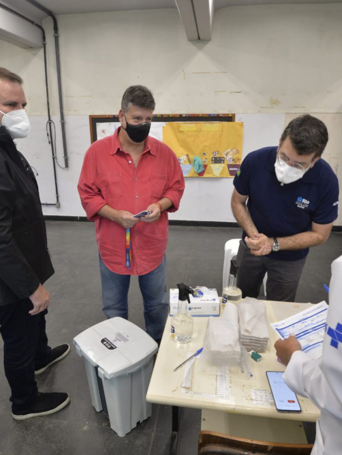 Paes e o secretário Daniel Soranz participaram da abertura do oitavo centro de atendimento a pacientes com síndrome gripal