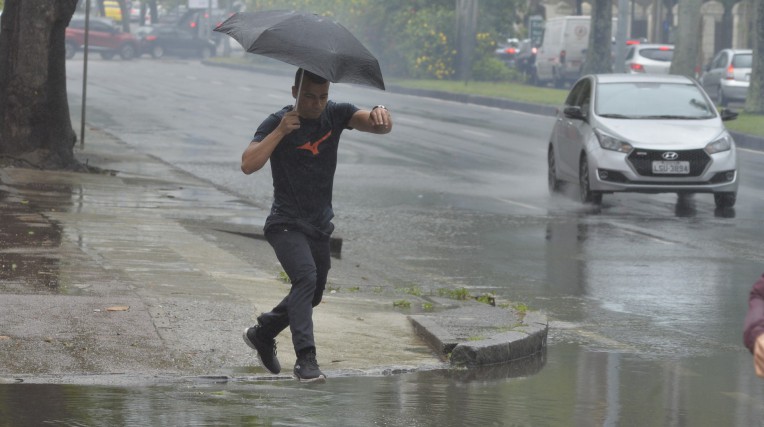 São José dos Campos registra 2 dias de chuva em meia hora