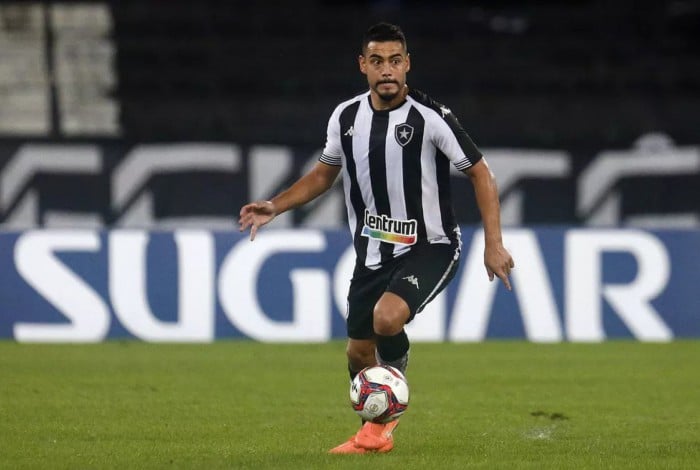 Barreto acerta renovação com o Botafogo por dois anos
