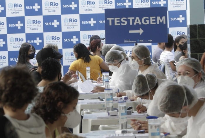 Secretaria de Saúde do Rio faz 107 mil testes de covid-19 neste sábado (15)