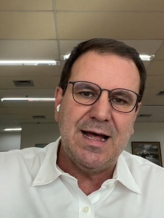 Prefeito Eduardo Paes faz apelo para que pessoas se vacinem e diz que é impossível impor restrições a atividades econômicas