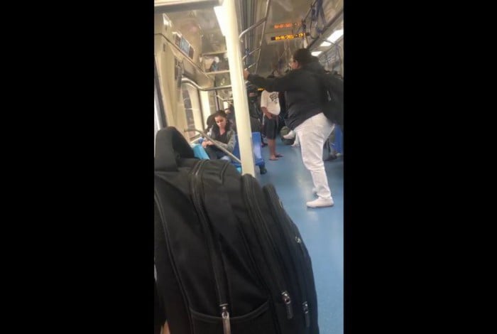 Mulher sem máscara é expulsa do metrô
