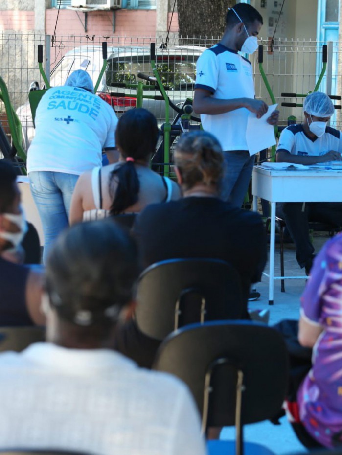 Movimenta&ccedil;&atilde;o para testes de covid-19 no Hospital Municipal Rocha Maia, em Botafogo