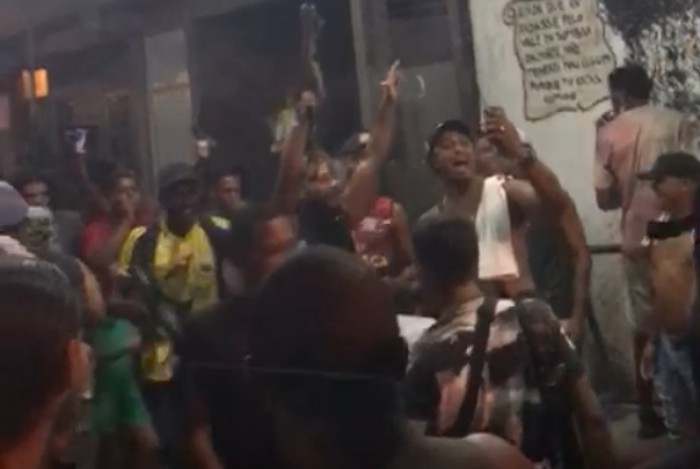 Em vídeo, traficantes comemoram nas ruas de Manguinhos saída de Choque