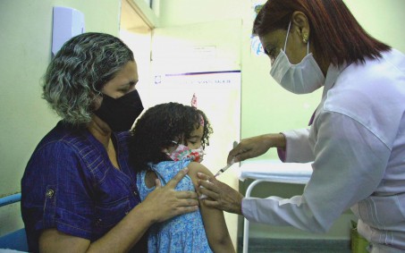 Nova Iguaçu vacina crianças a partir de 5 anos nesta segunda