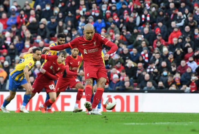 Fabinho pode conquistar mais um título pelo Liverpool